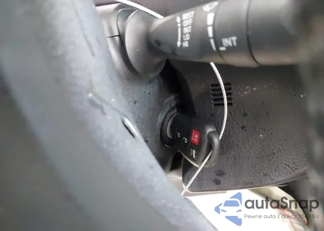 2T1BURHE3HC833729: 42375741