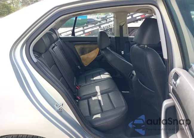 3VWRZ7AJ3AM020235: 42377001