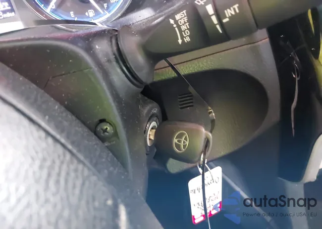 2T1BURHE4JC051221: 42378579