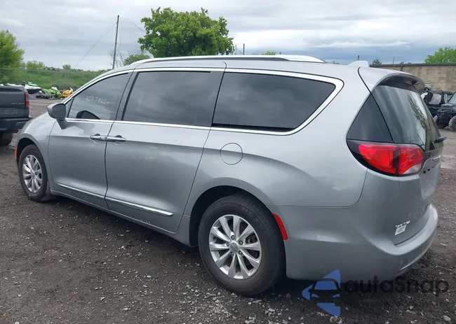 2C4RC1BG9JR217309: 42379260