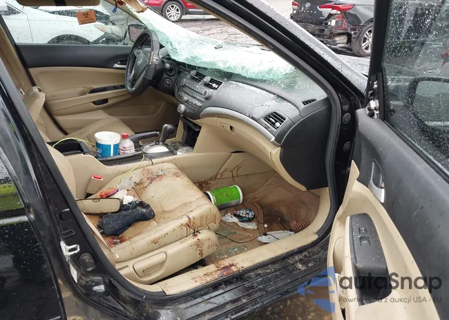 1HGCP2F61CA044198: 42379457