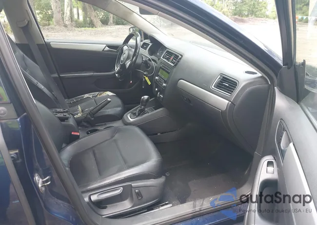 3VWDP7AJ8DM418013: 42378665