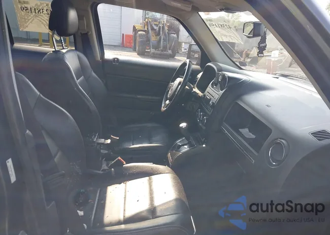 1C4NJRFB6FD176777: 42381159