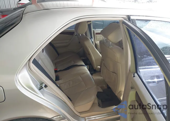 WDBHA24G0XA703572: 42381560