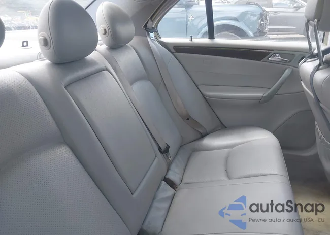 WDBRF61JX3A457198: 42380809