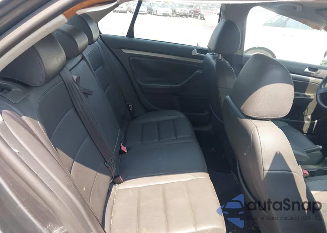 3VWRZ71K28M021055: 42387712