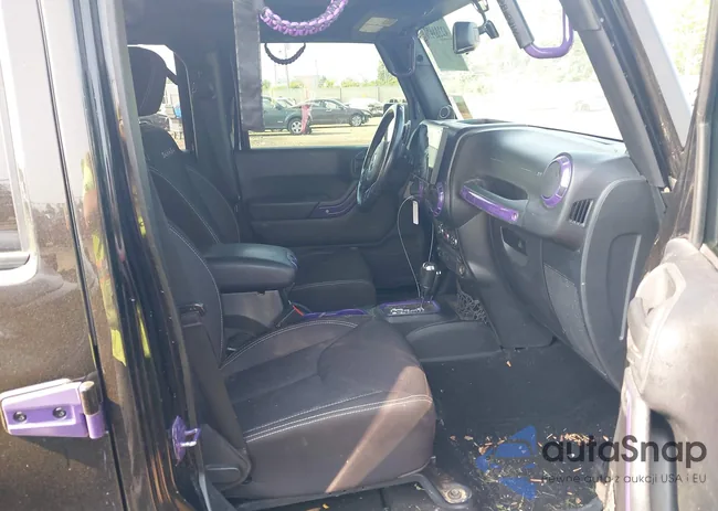 1C4BJWEG6EL217945: 42388477