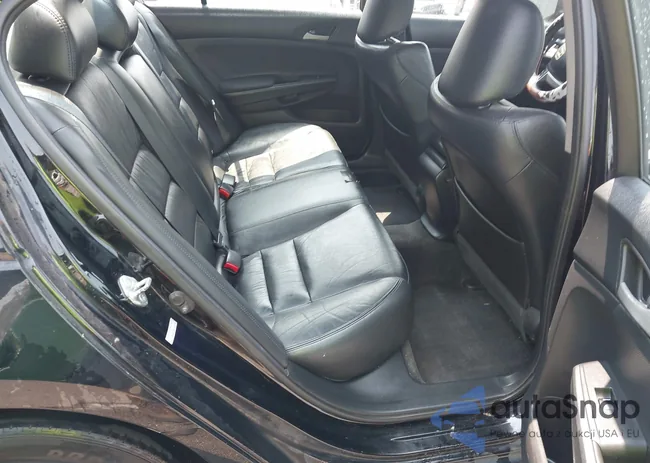 1HGCP2F61BA093030: 42388481