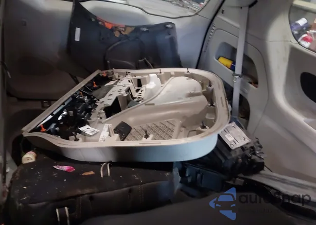 2C4RC1EG4JR257583: 42388759