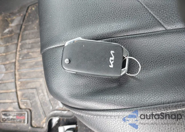 3KPF24AD8NE481885: 42389979