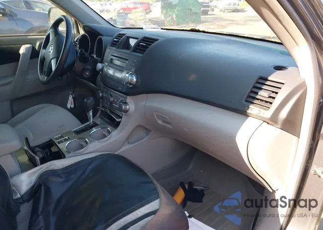 5TDBK3EH0BS057382: 42390014