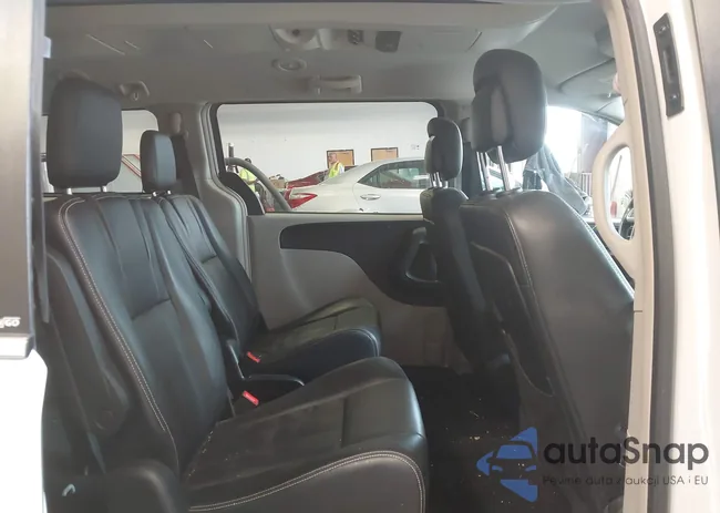 2C4RC1BG3DR657630: 42389552