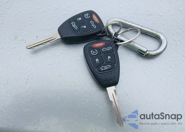 1C3BCBGG8EN135711: 42390572