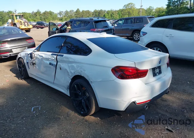 WBA4W9C55JAC09144: 42390711