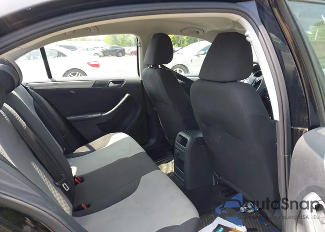 3VW2B7AJ1HM214732: 42392881