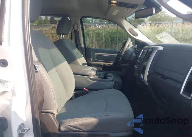 3C6UR5DL3GG308608: 42393359