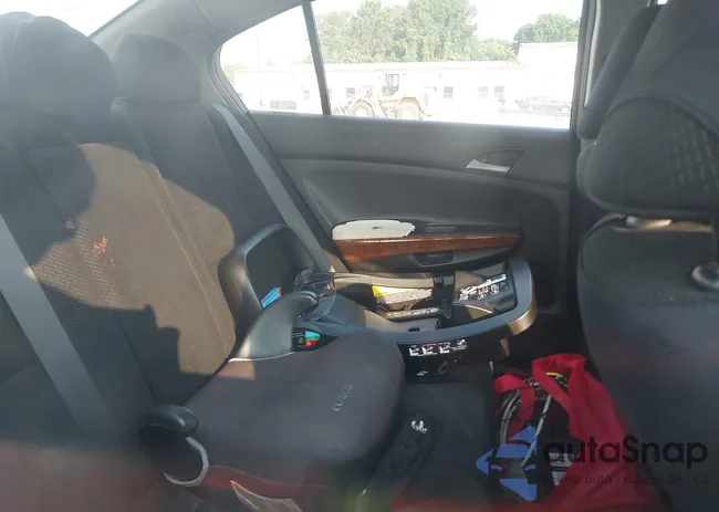 1HGCP2F79BA082401: 42392575