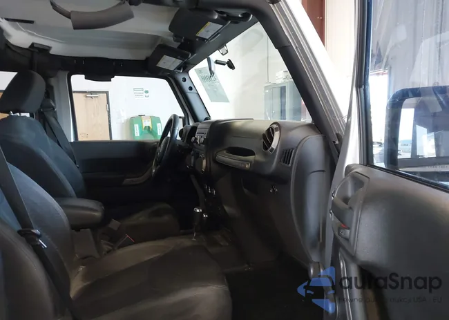 1C4BJWDG3DL558963: 42393895