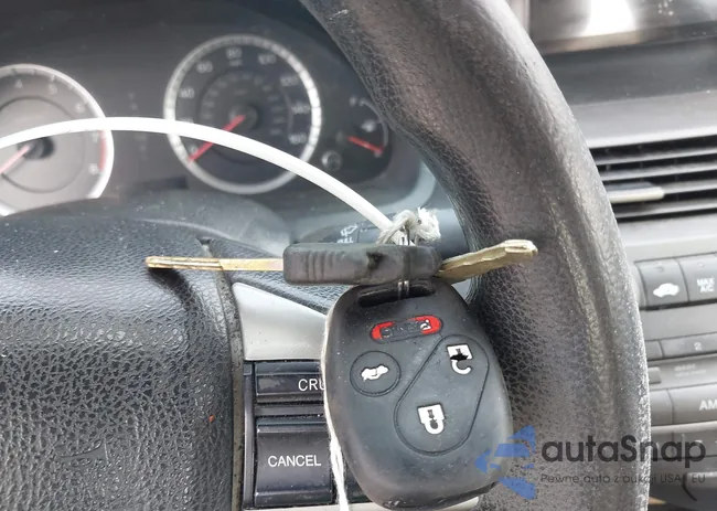 1HGCP2F47BA075615: 42396156