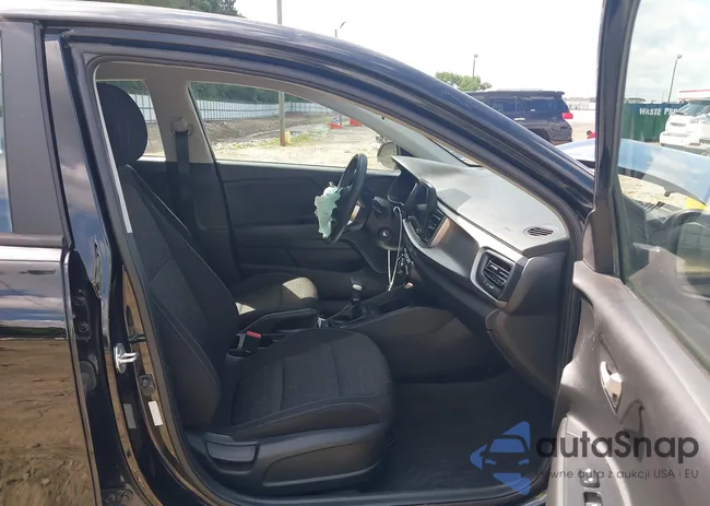 3KPA24AD1PE560604: 42395618