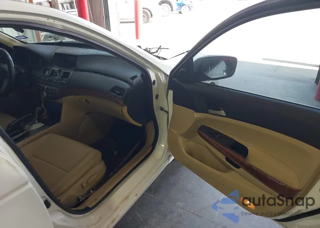 1HGCP3F88CA001632: 42397818