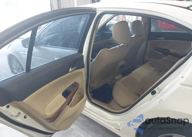 1HGCP3F88CA001632: 42397818