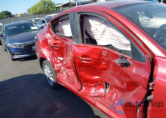 3MYDLBZVXGY140979: 42399927