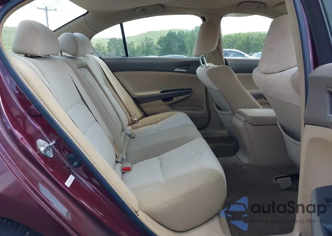 1HGCP26448A068985: 42400124