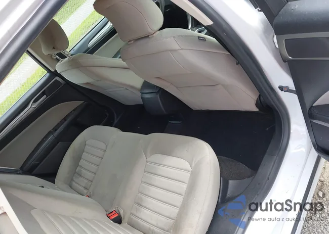 3FA6P0G74KR102497: 42400279