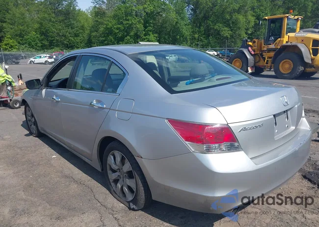 1HGCP36748A077721: 42401326