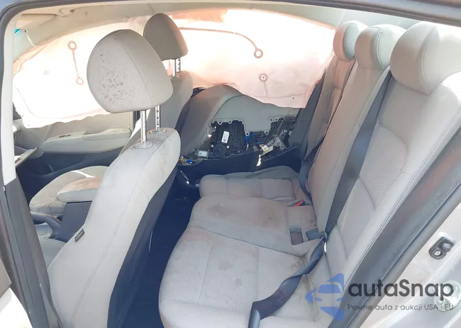 KMHD74LFXLU106226: 42401426