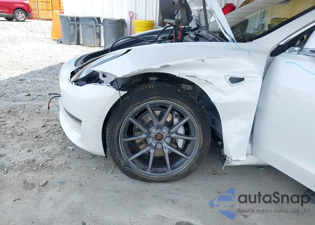 5YJ3E1EB5LF628074: 42400649