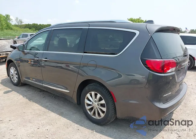 2C4RC1BG8JR143879: 42401876