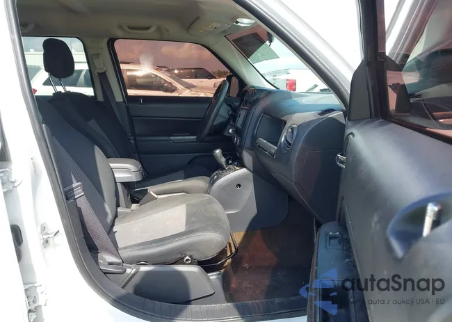 1C4NJPBA8ED772974: 42401827