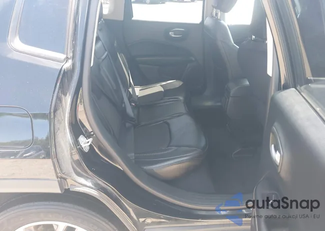 3C4NJDBB9JT103883: 42402979