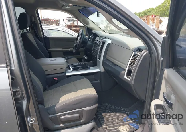 1D3HV18T99S786768: 42403093