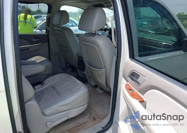 1GNFC16JX8R252506: 42402610