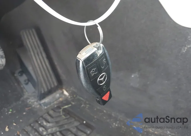 WDCGG8JB4EG300075: 42403953