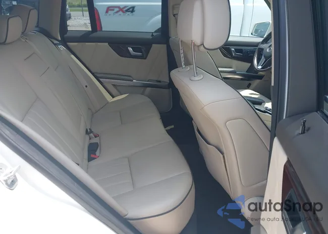 WDCGG8JB4EG300075: 42403953