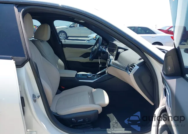 WBY33AW06RFS30068: 42404056