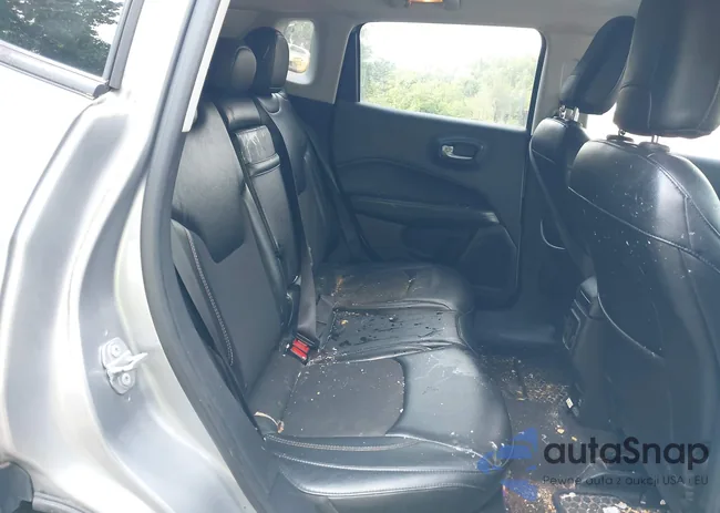 3C4NJDBB8JT434339: 42404248