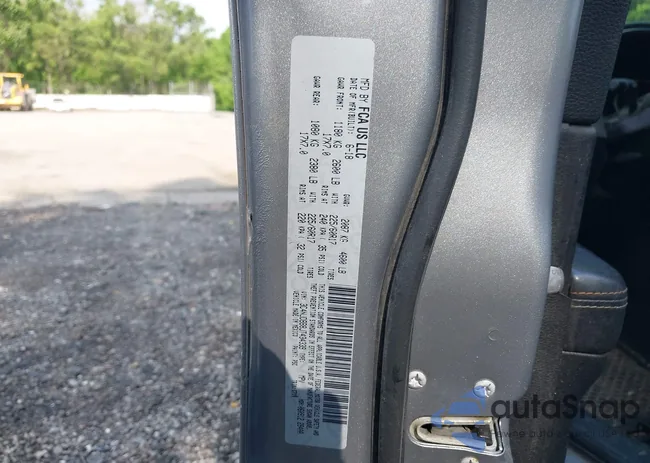 3C4NJDBB8JT434339: 42404248