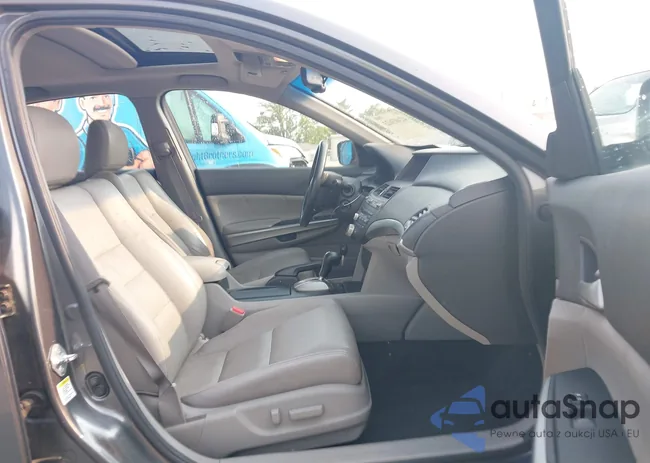 1HGCP3F8XAA028599: 42403623