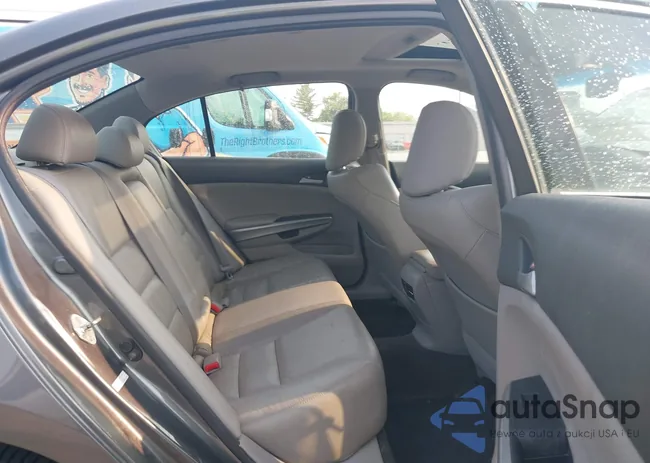 1HGCP3F8XAA028599: 42403623