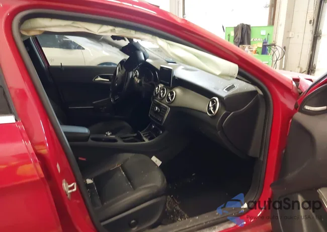 WDCTG4GB2FJ078624: 42404879