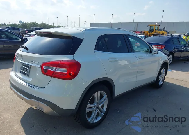 WDCTG4GB8JJ436978: 42404889