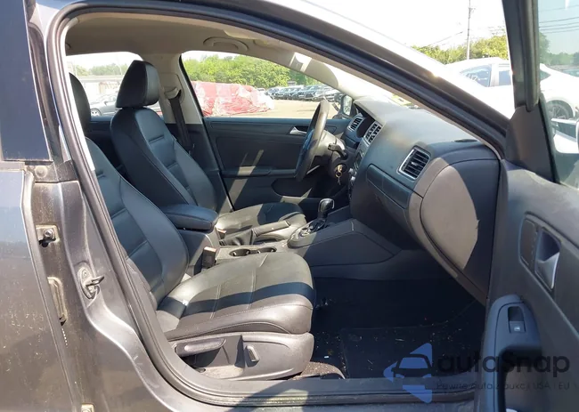 3VWD17AJ5EM260541: 42404890