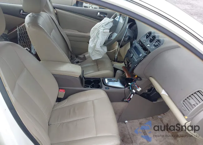 1N4AL21E18C119628: 42405454