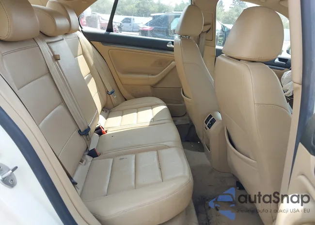 3VWRM71K18M022308: 42404727