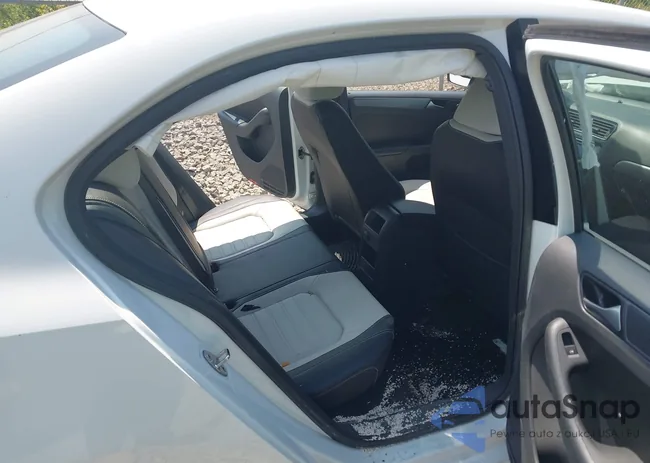 3VWD17AJ3GM343582: 42406300